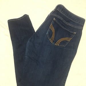 Hollister Jeans, skinny cut, size 7R (28 x 29)